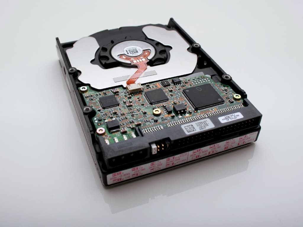 DSGVO-und-datenschutzkonform-Festplatten-entsorgen